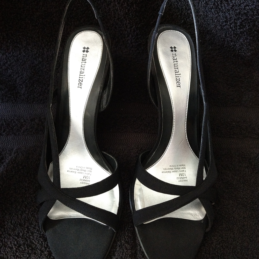 *Naturalizer Black Heels* - Picture 3 of 11